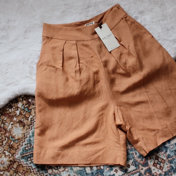 BUY NOW SALE Mo:vint Safari Linen Pleated Shorts - Picture 2 of 16